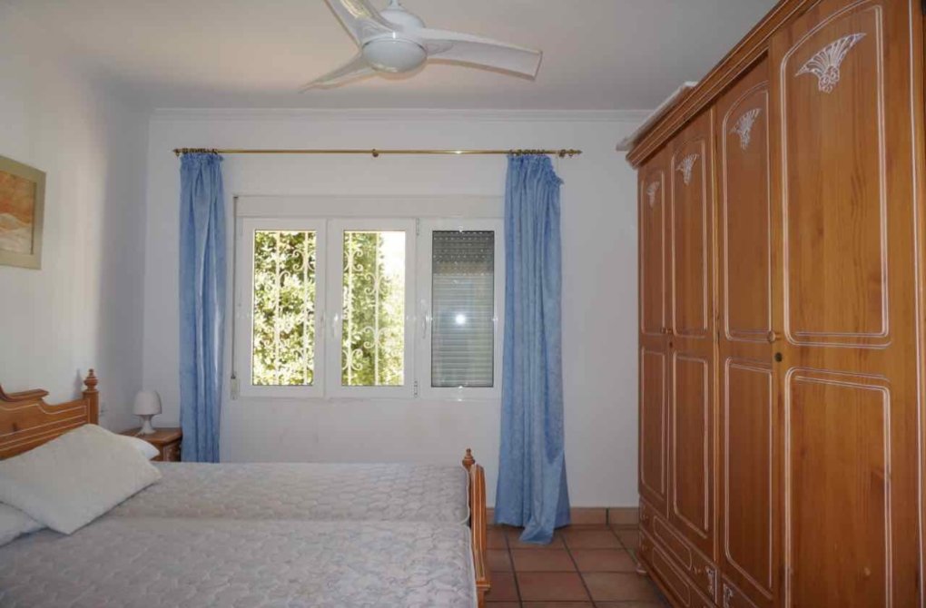 Resale - Villa - Cabo Roig