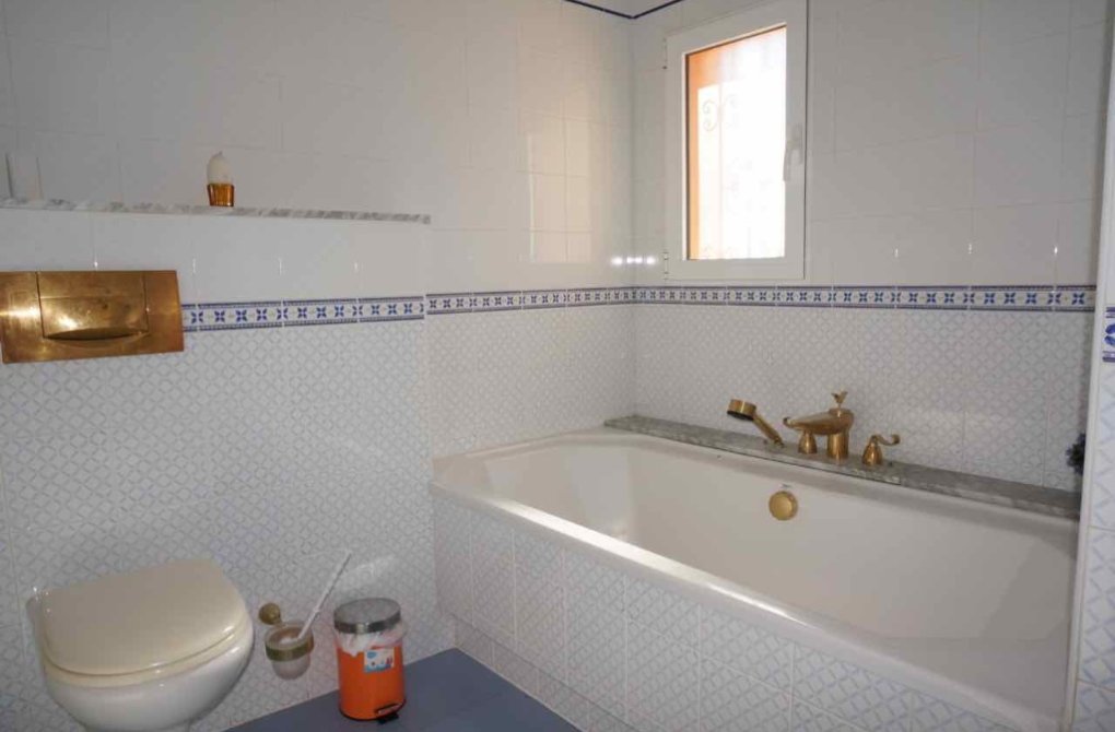 Resale - Villa - Cabo Roig