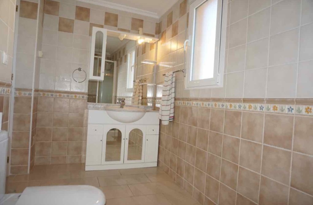 Resale - Villa - Cabo Roig