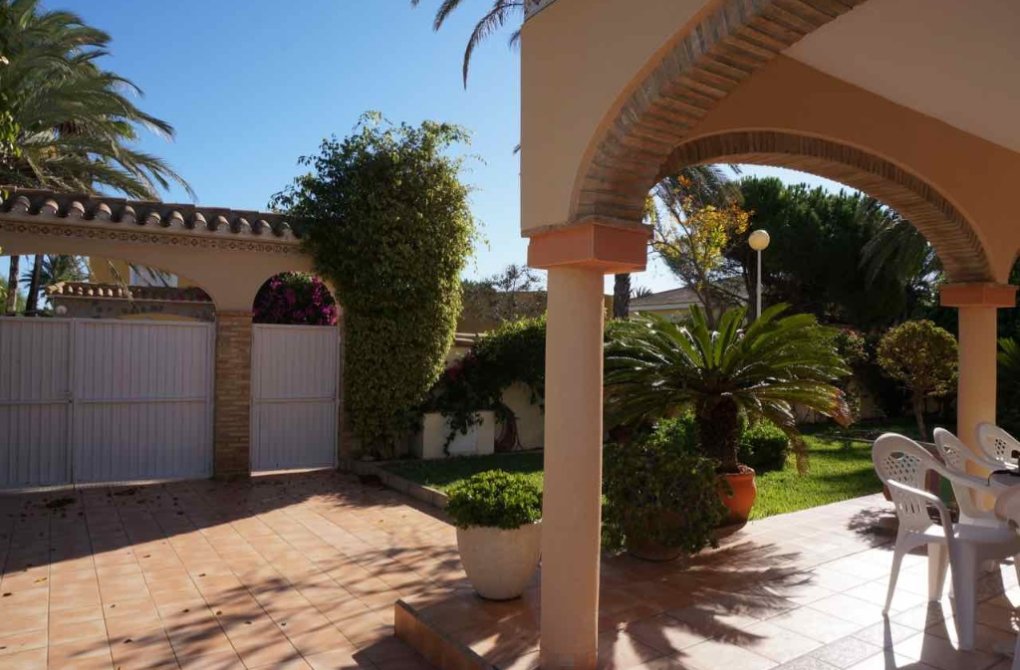Resale - Villa - Cabo Roig