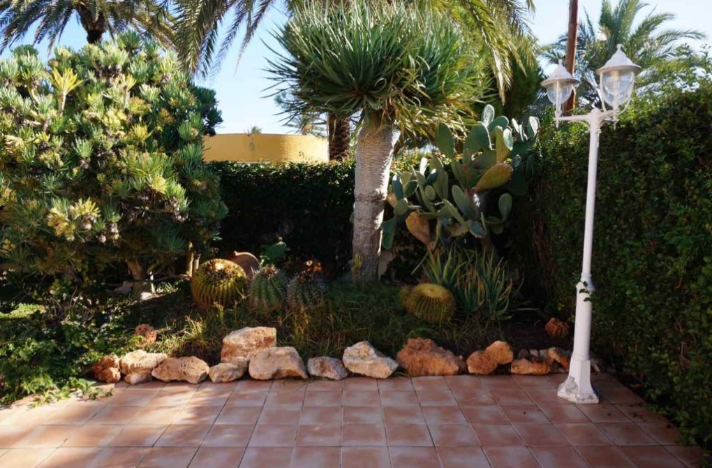 Resale - Villa - Cabo Roig