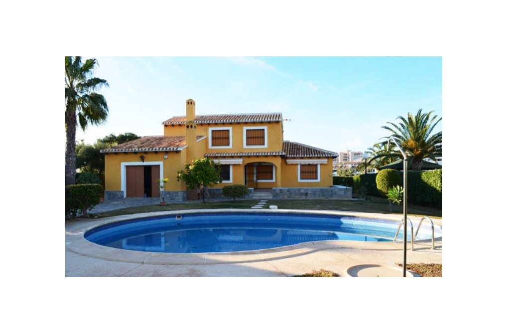 Resale - Villa - Cabo Roig
