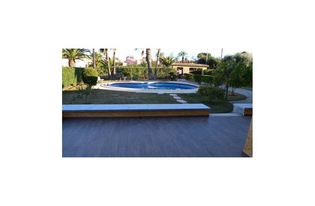 Resale - Villa - Cabo Roig