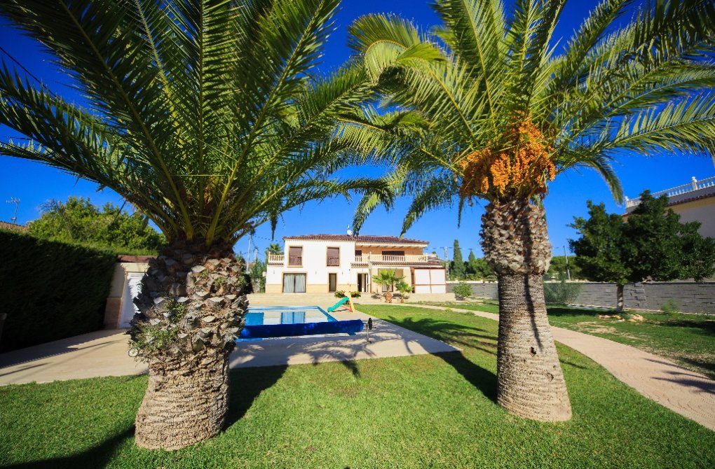 Resale - Villa - Cabo Roig