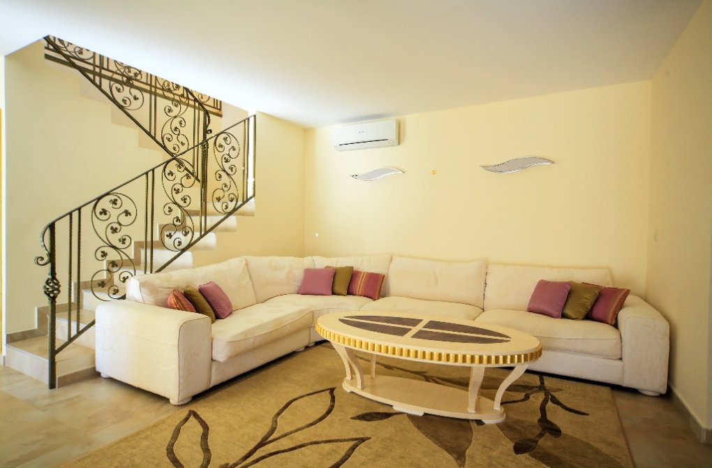 Resale - Villa - Cabo Roig