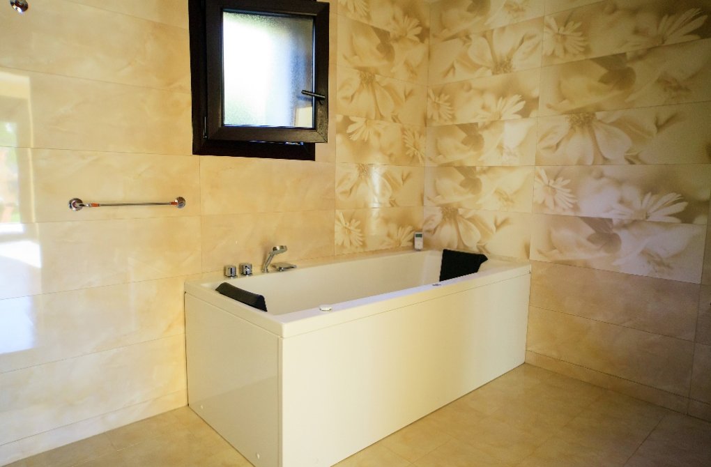 Resale - Villa - Cabo Roig