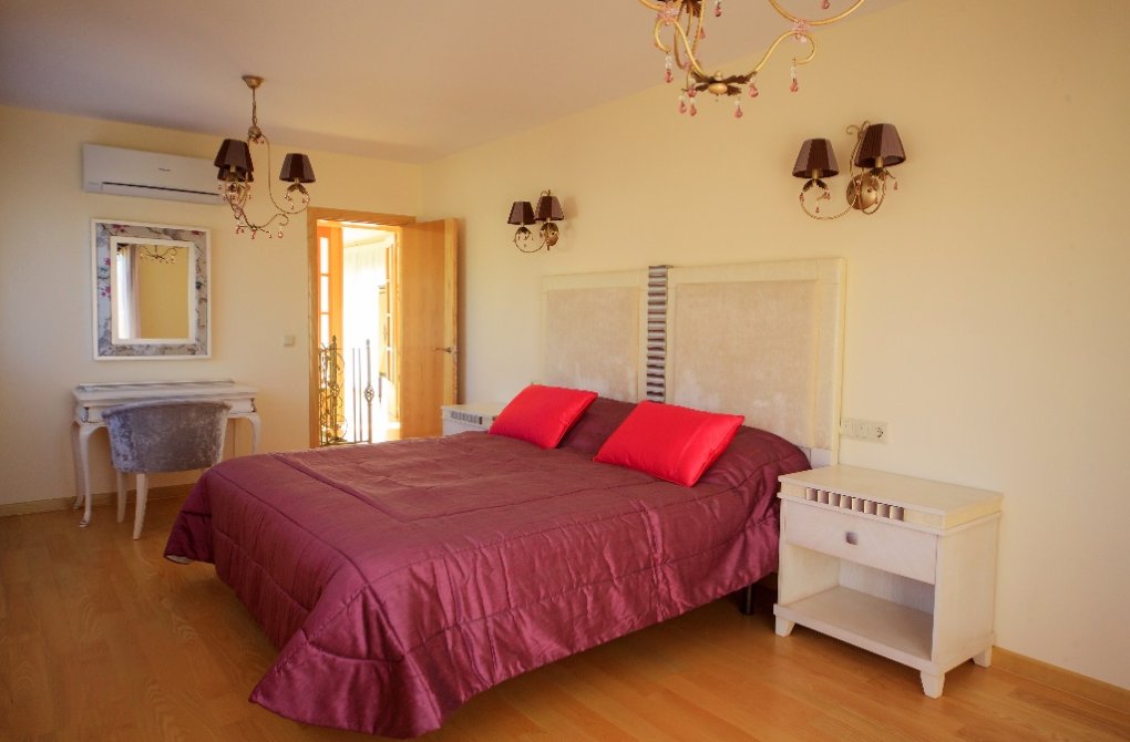 Resale - Villa - Cabo Roig