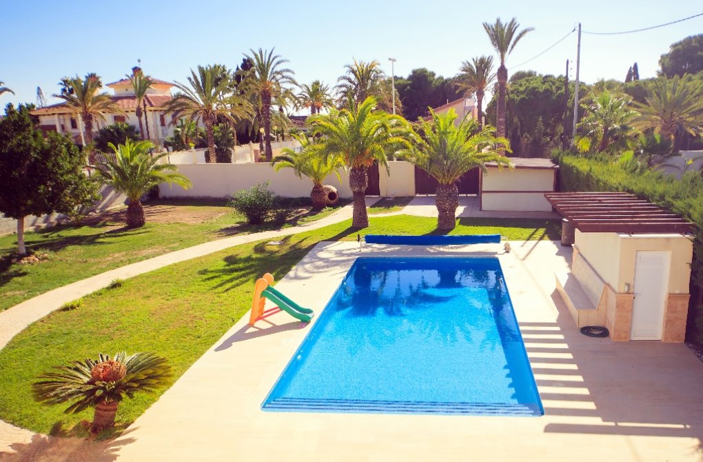 Resale - Villa - Cabo Roig