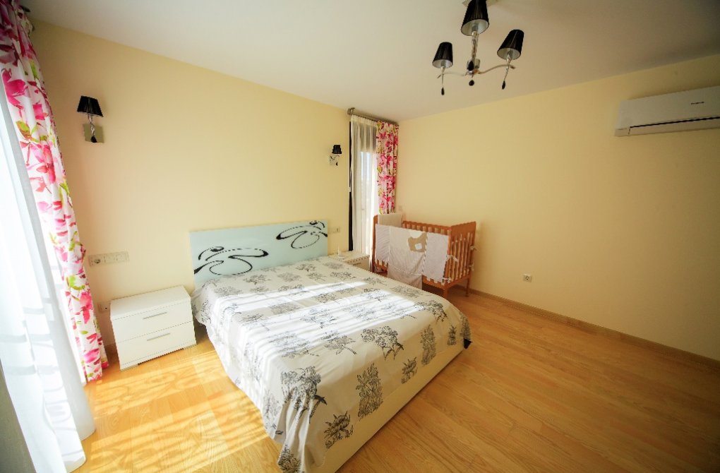 Resale - Villa - Cabo Roig