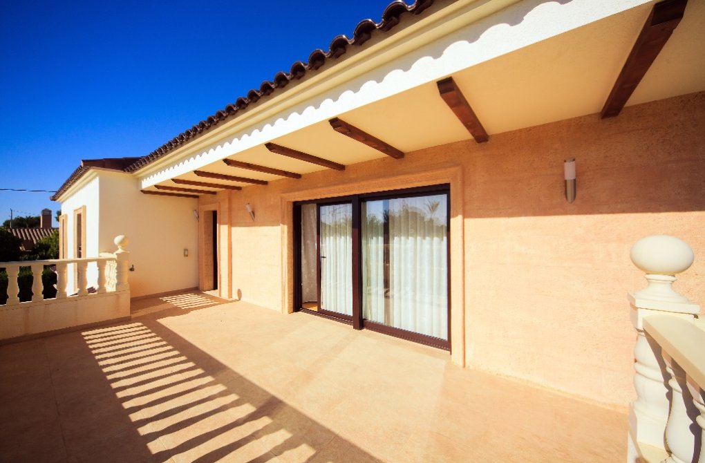 Resale - Villa - Cabo Roig