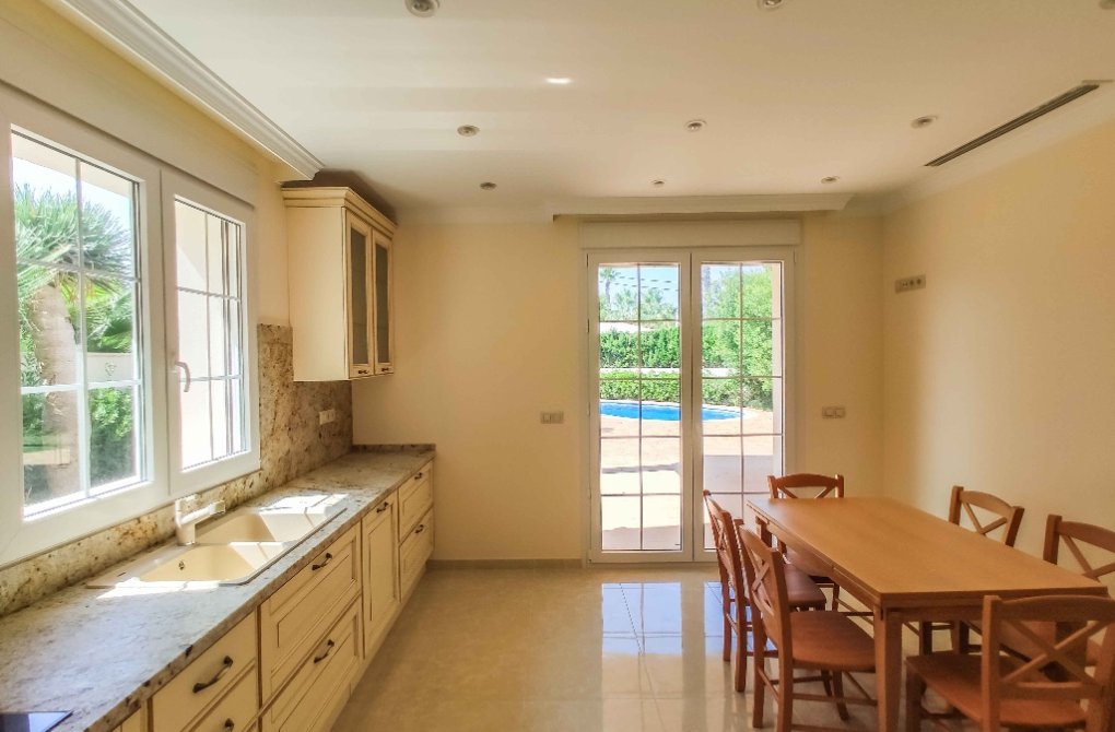 Obra nueva - Chalet - Cabo Roig