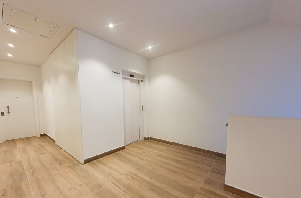 Resale - Apartment - Las Colinas - Las Colinas Golf