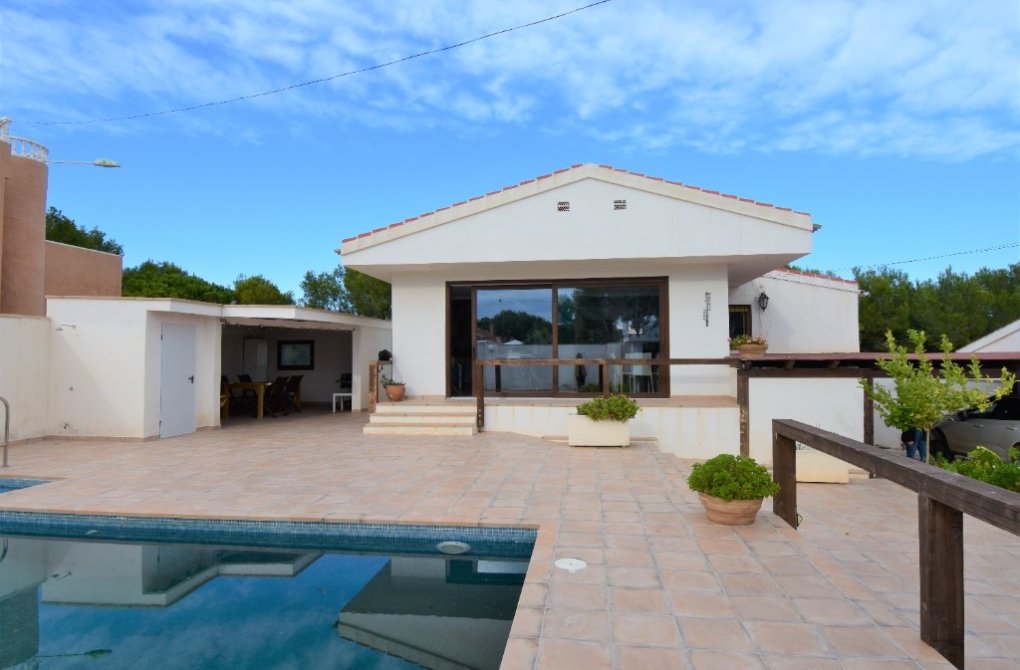 Resale - Villa - Pinar de Campoverde