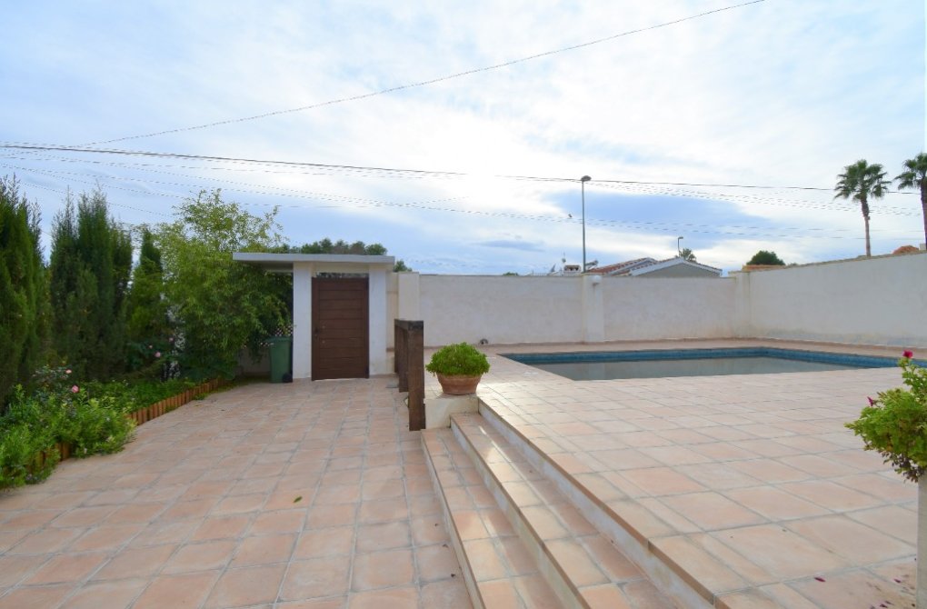 Resale - Villa - Pinar de Campoverde