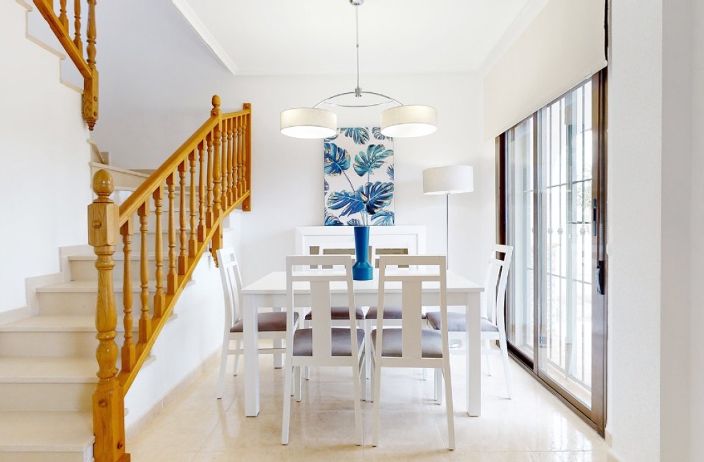 Rynek pierwotny - Willa - San Miguel de Salinas