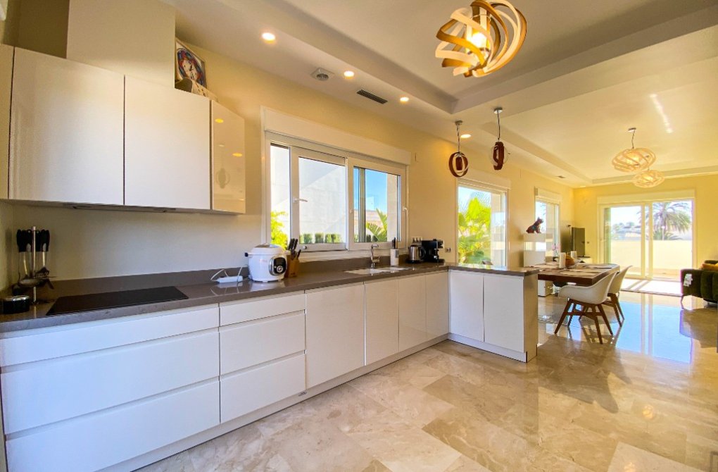 Вторичное жилье - Bилла - La Zenia