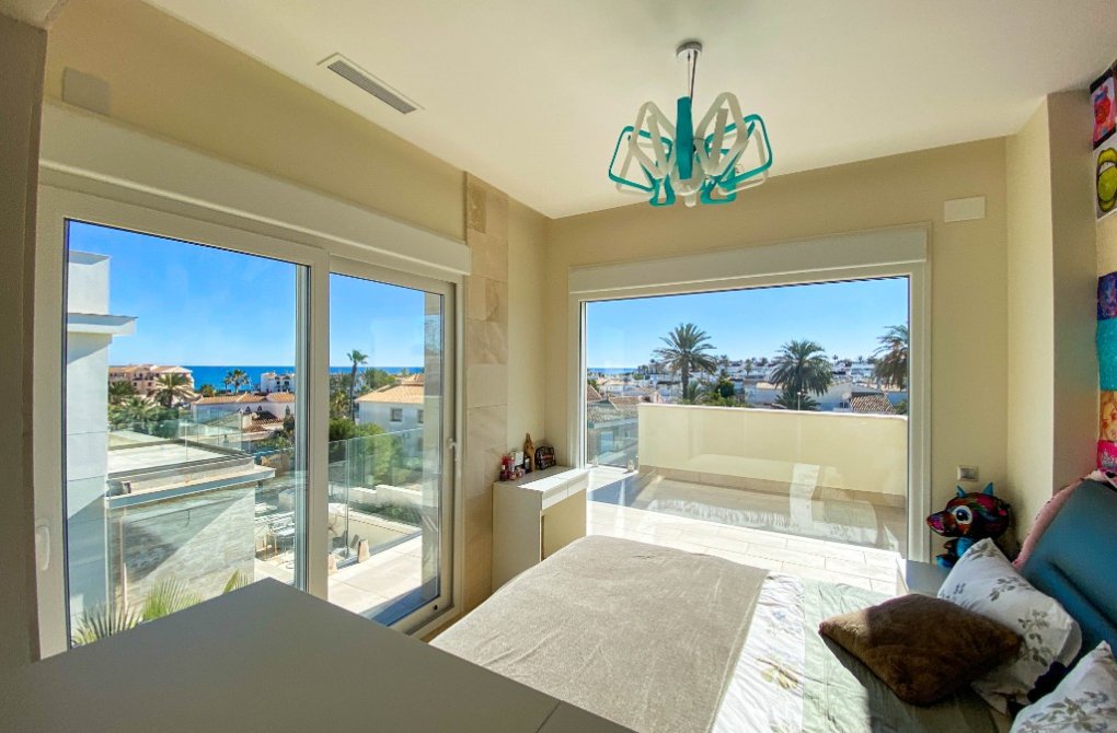 Вторичное жилье - Bилла - La Zenia