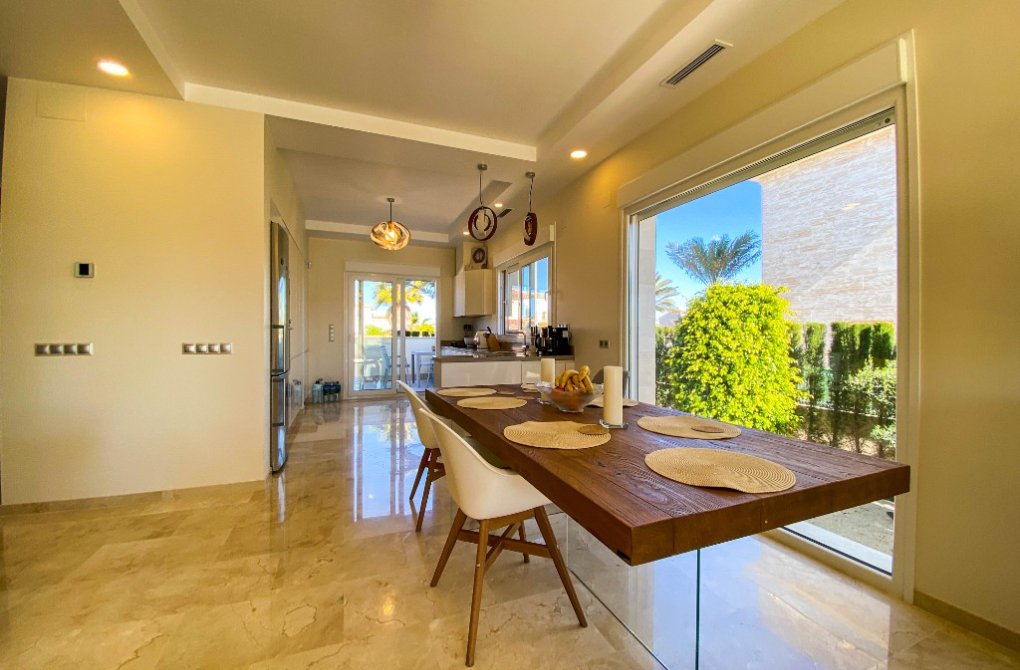 Вторичное жилье - Bилла - La Zenia