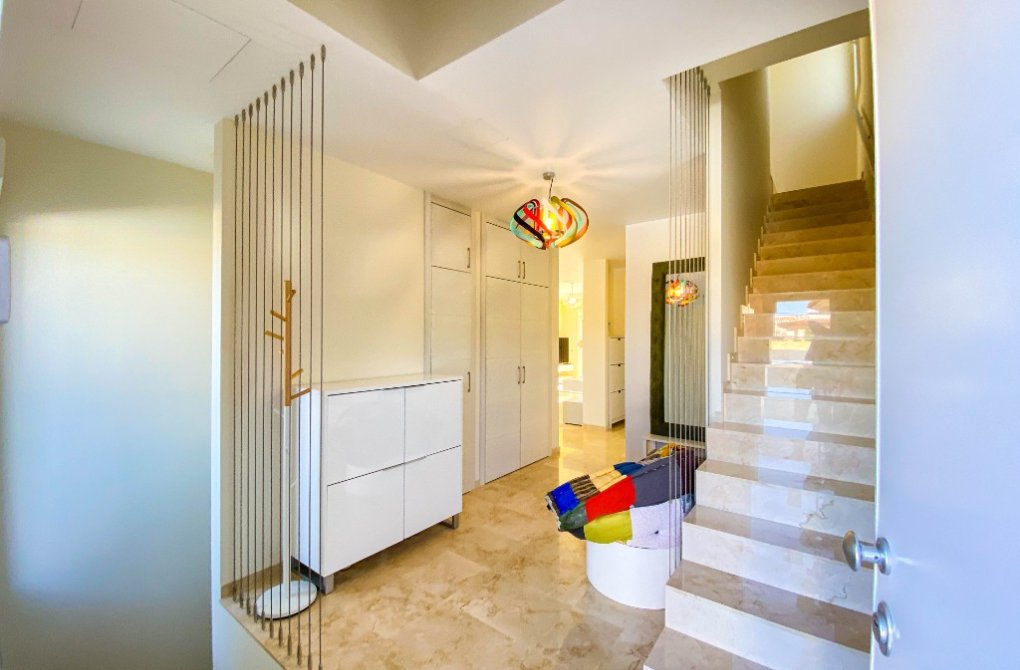 Вторичное жилье - Bилла - La Zenia