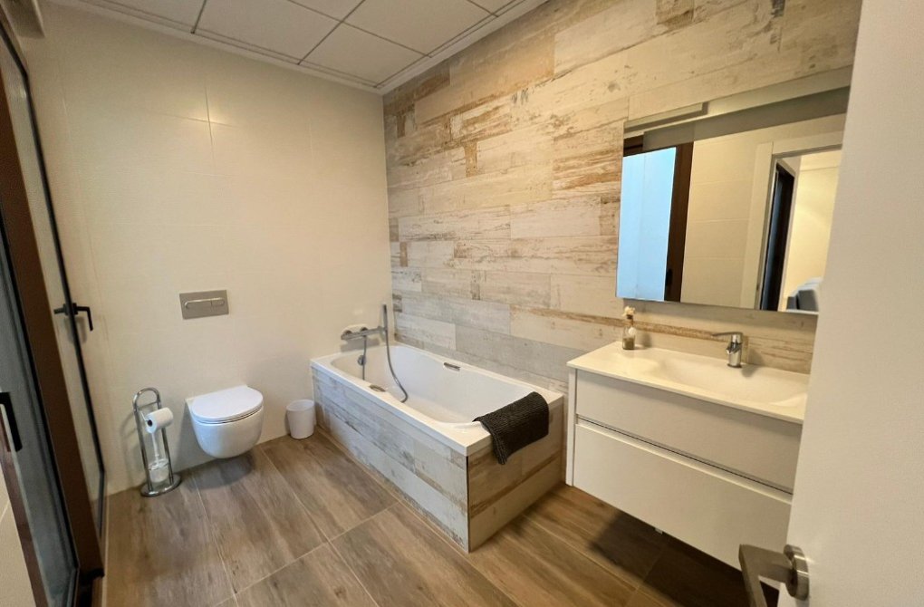 Resale - Villa - Las Colinas - Las Colinas Golf