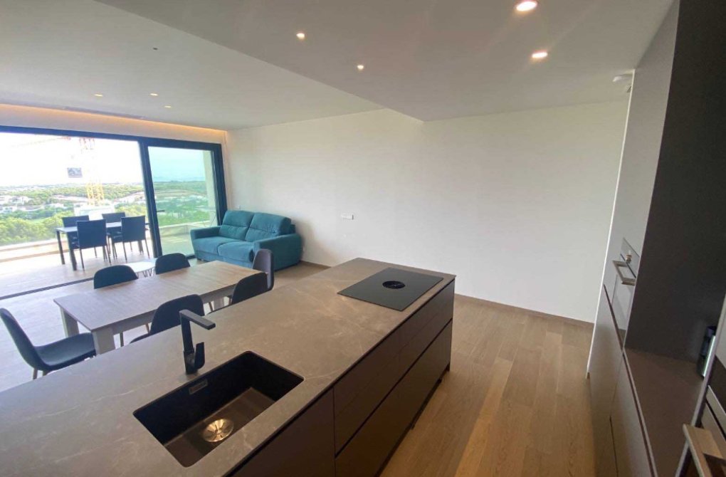 Resale - Apartment - Las Colinas - Las Colinas Golf