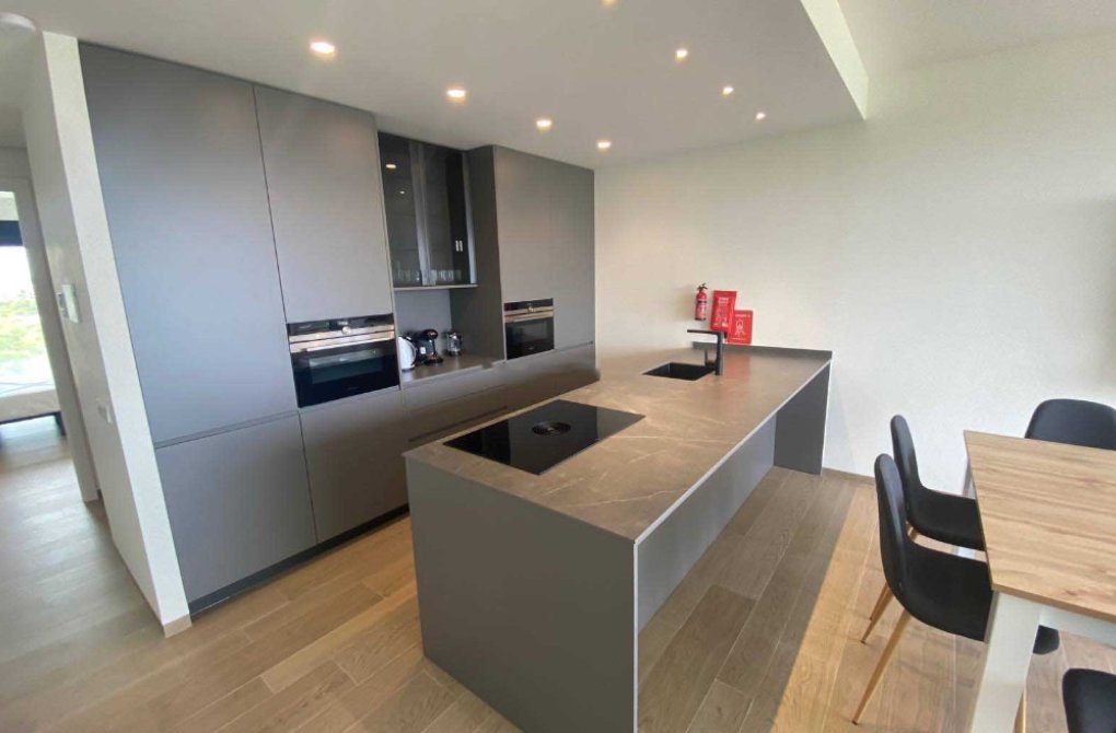 Resale - Apartment - Las Colinas - Las Colinas Golf