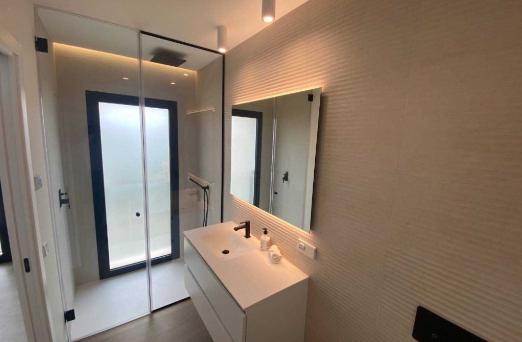 Resale - Apartment - Las Colinas - Las Colinas Golf