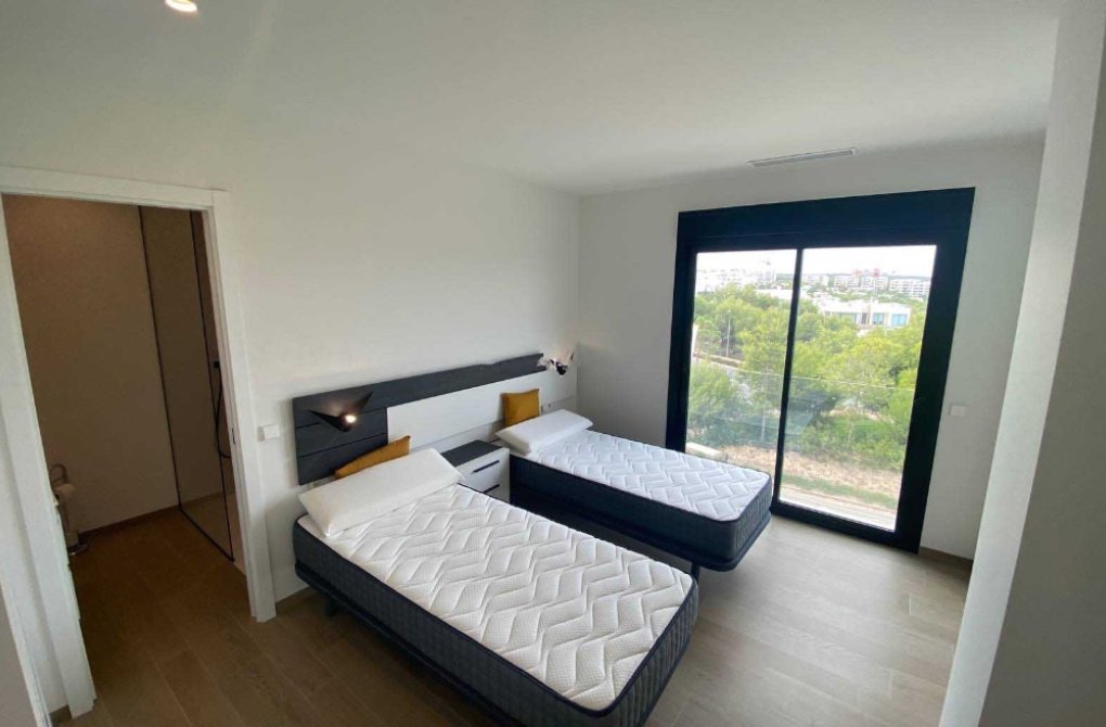 Resale - Apartment - Las Colinas - Las Colinas Golf