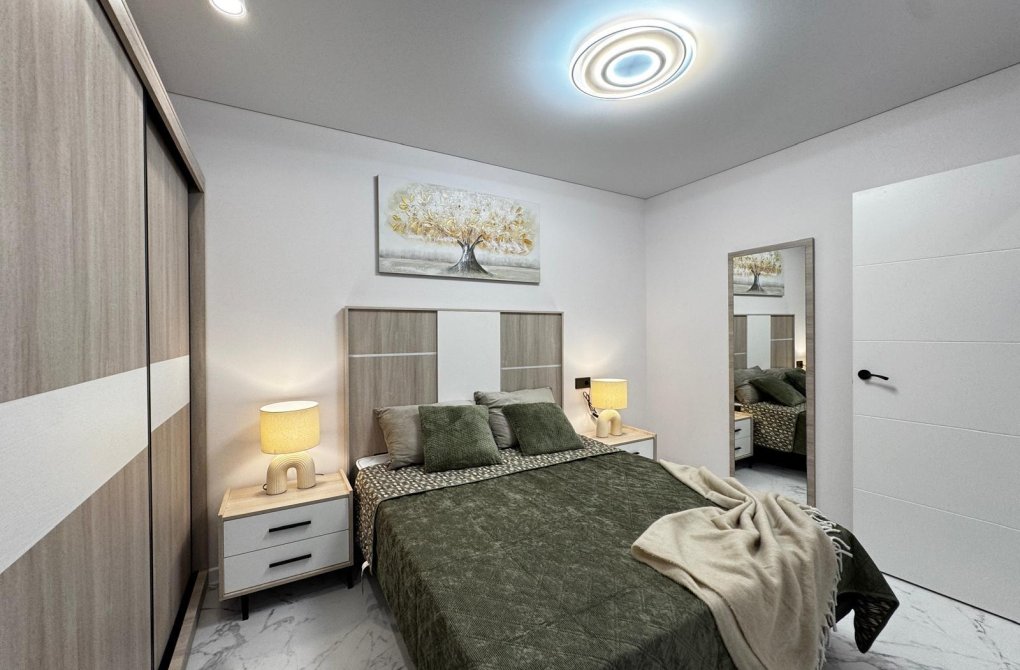 Resale - Bungalow - Torrevieja - La Siesta - El Salado - Torreta