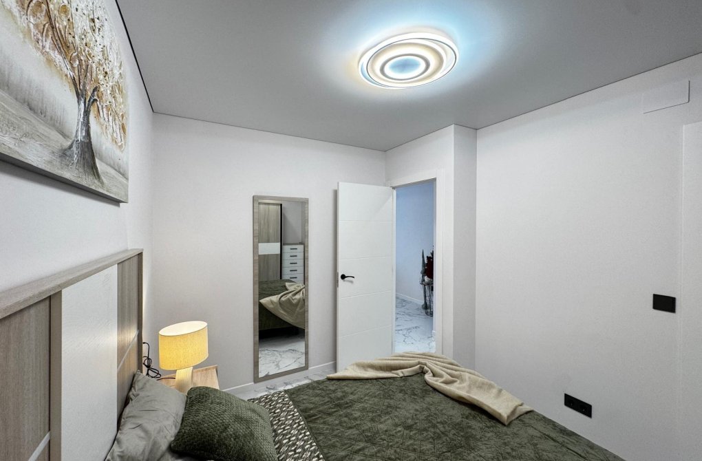 Resale - Bungalow - Torrevieja - La Siesta - El Salado - Torreta