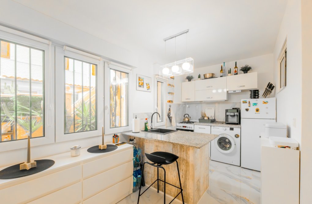 Resale - Apartamento - Torrevieja - Playa de la mata