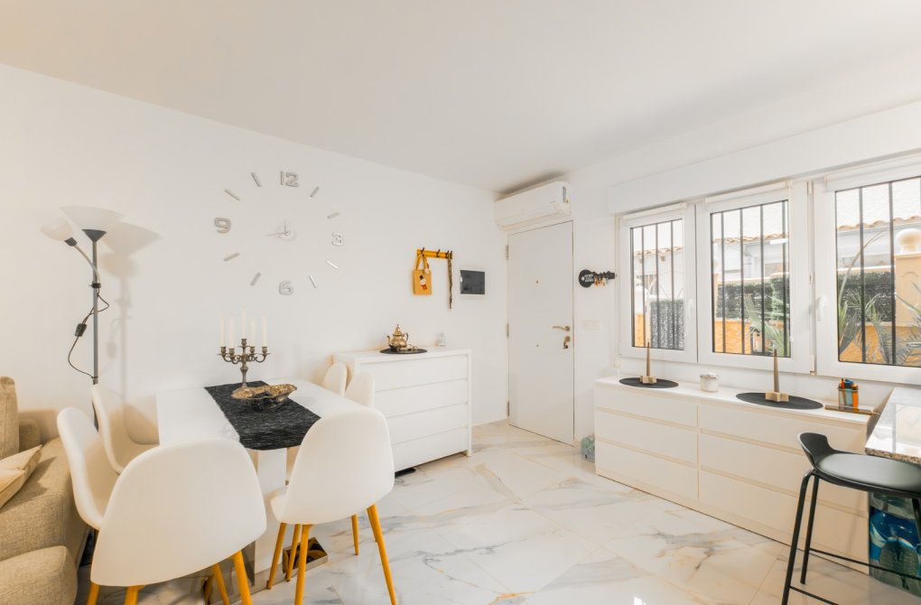 Resale - Apartamento - Torrevieja - Playa de la mata