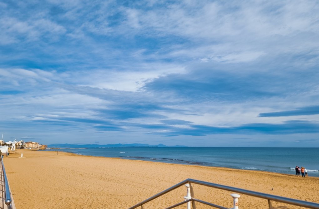 Resale - Apartamento - Torrevieja - Playa de la mata