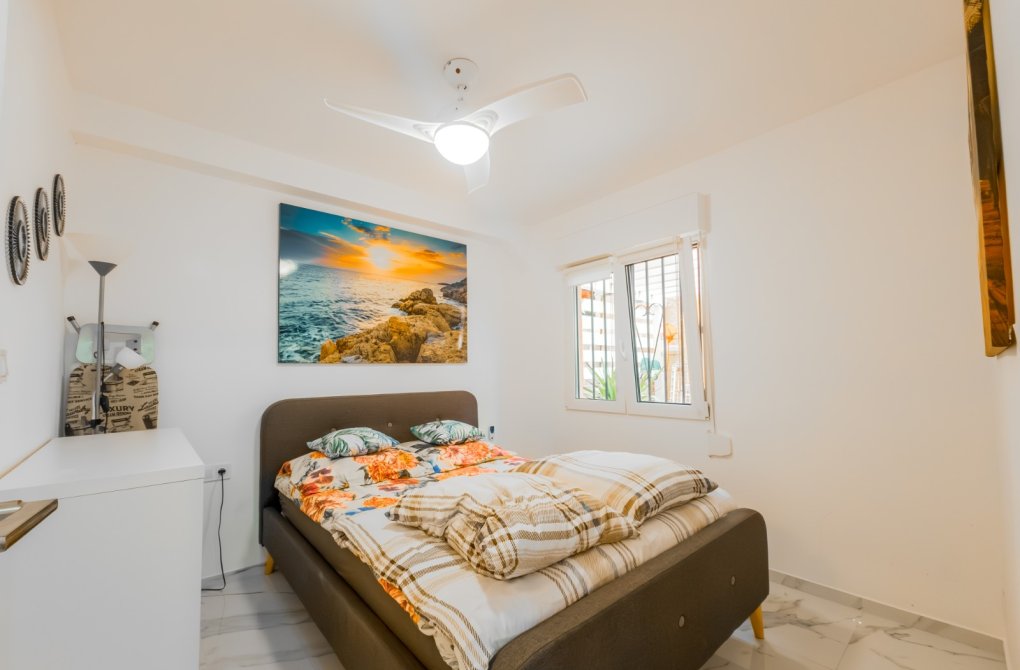 Resale - Apartamento - Torrevieja - Playa de la mata