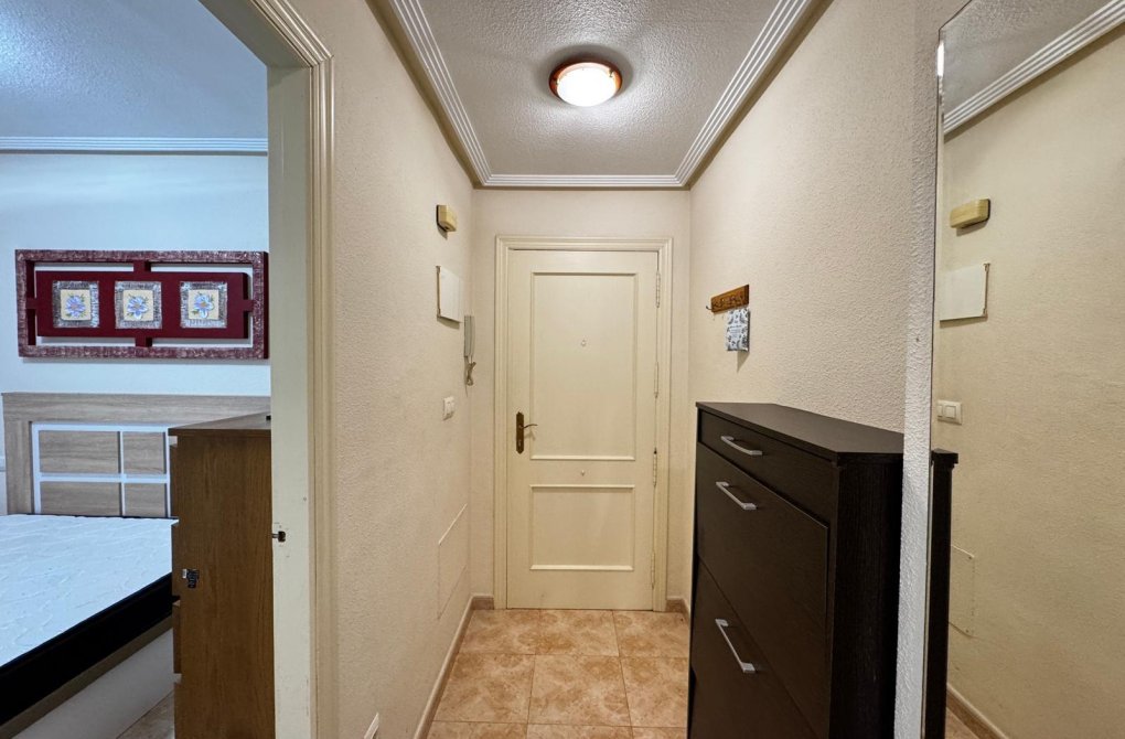 Resale - Apartment - Torrevieja - Centro