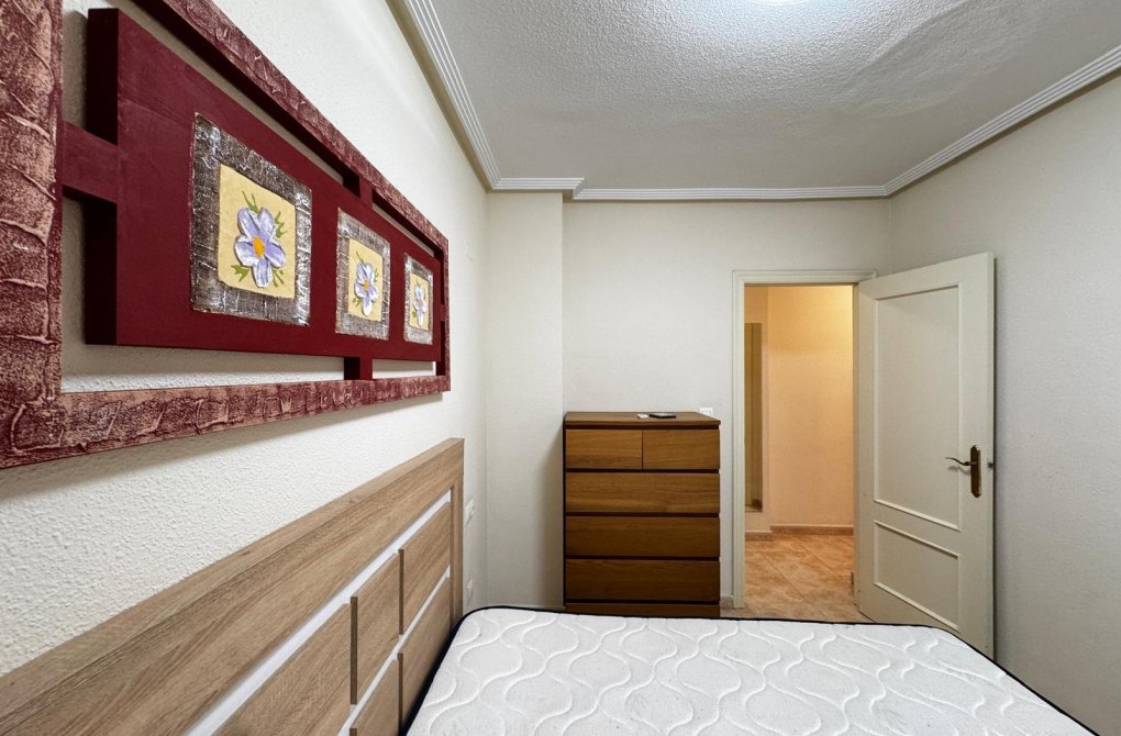 Resale - Apartment - Torrevieja - Centro