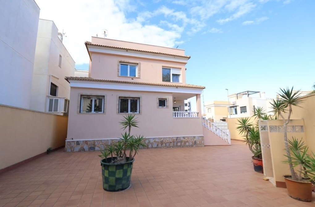 Resale - Chalet - Orihuela Costa - Villamartín-Las Filipinas