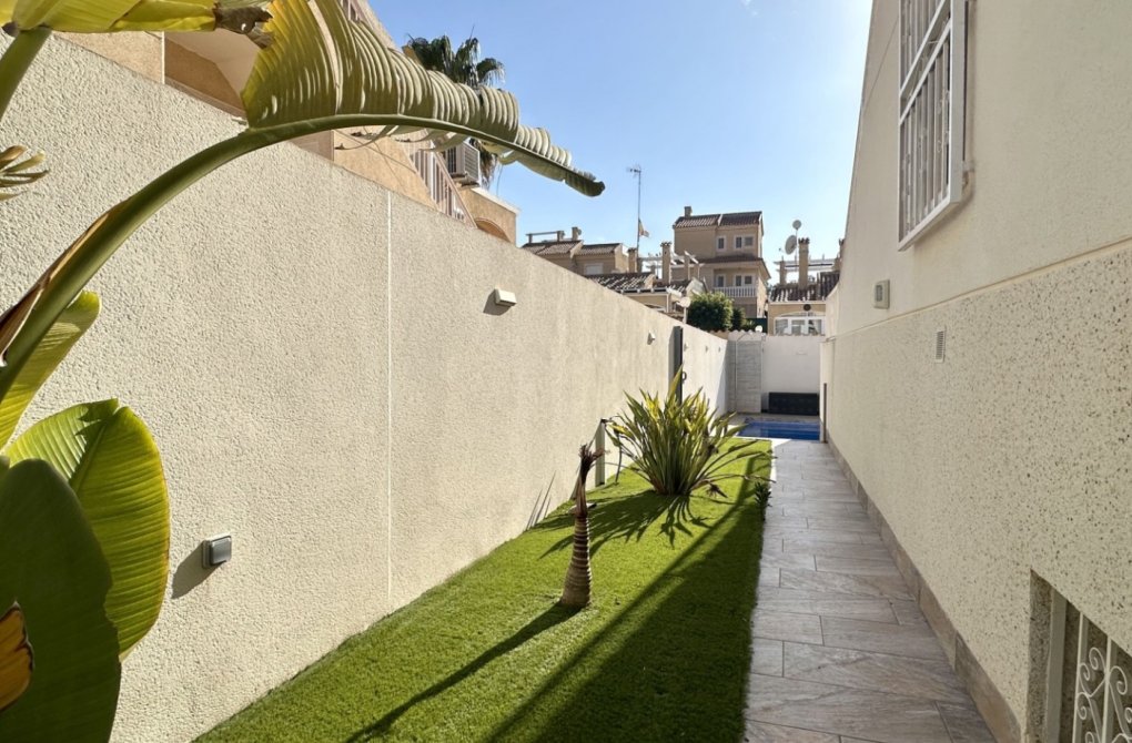 Reventa - Villa independiente - Orihuela Costa - Los Altos