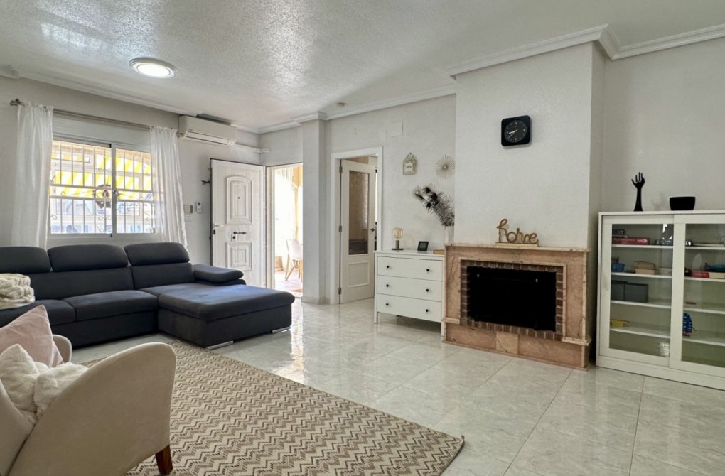 Reventa - Villa independiente - Orihuela Costa - Los Altos