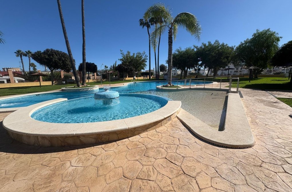 Resale - Bungalow - Orihuela Costa - Los Almendros-La Florida