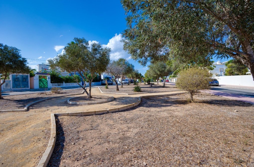 Resale - Bungalow - Orihuela Costa - Los Almendros-La Florida