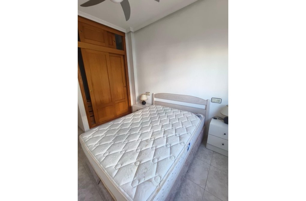 Resale - Apartment - Torrevieja - Acequion