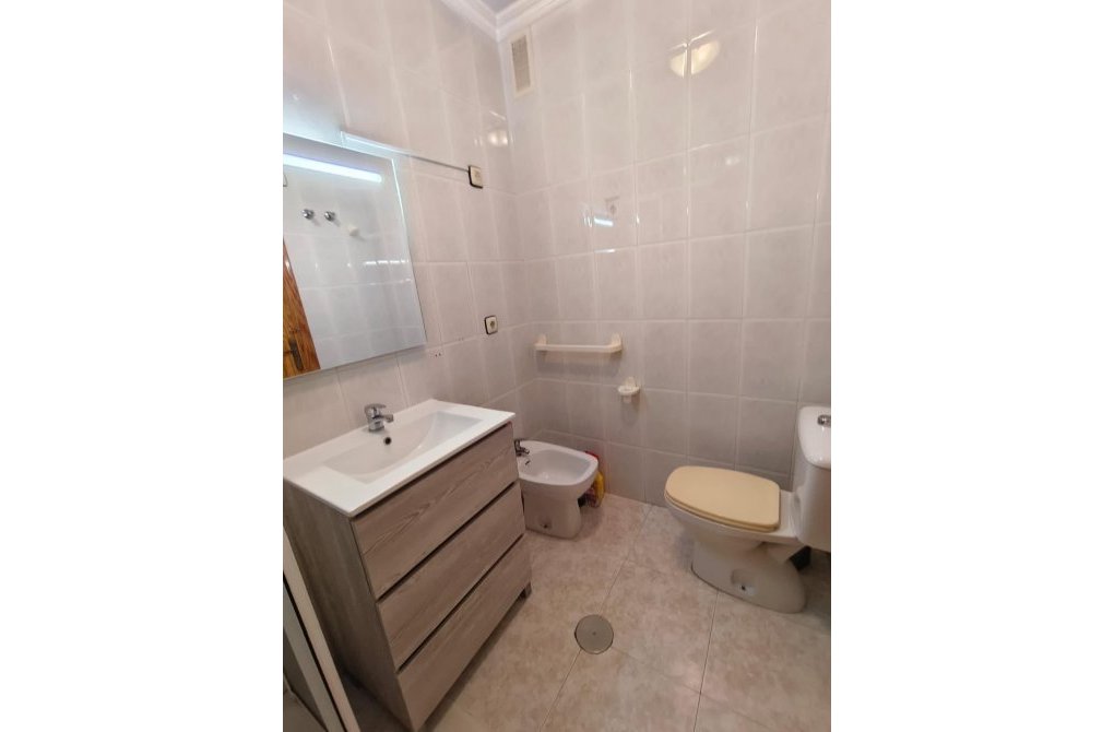 Resale - Apartment - Torrevieja - Acequion