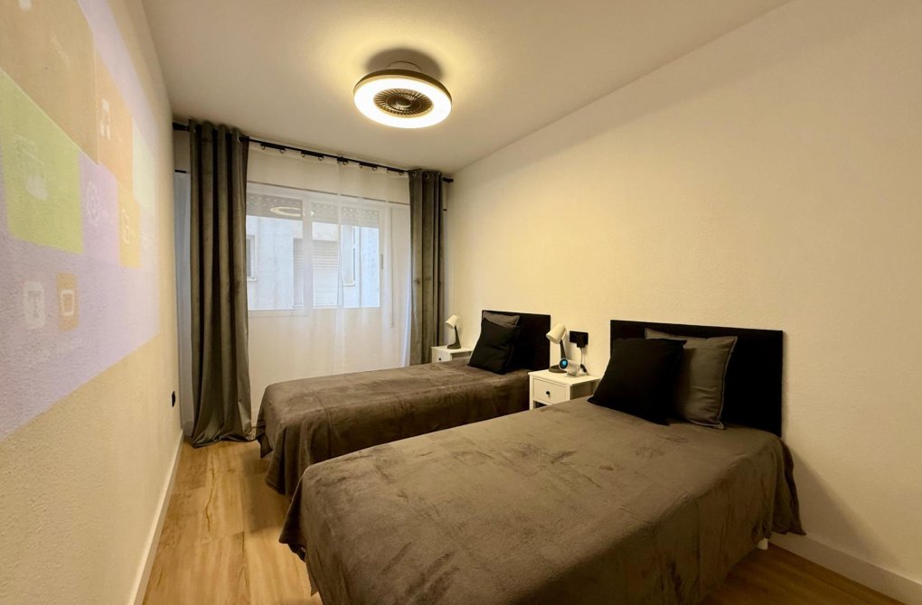 Rynek wtórny - Apartament - Torrevieja - Playa del cura