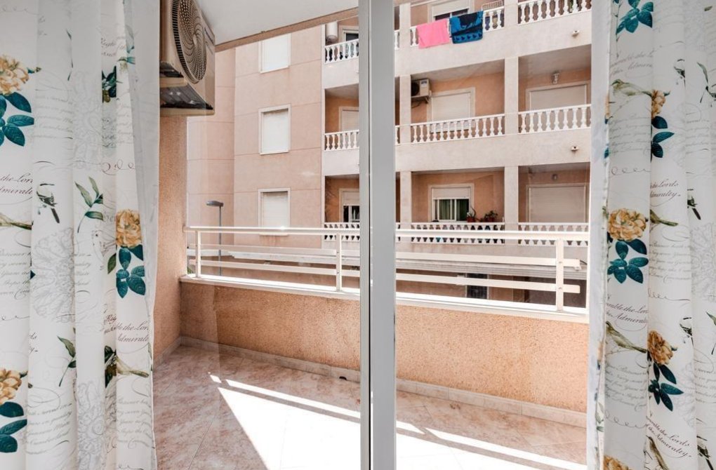 Resale - Apartment - Torrevieja - Centro