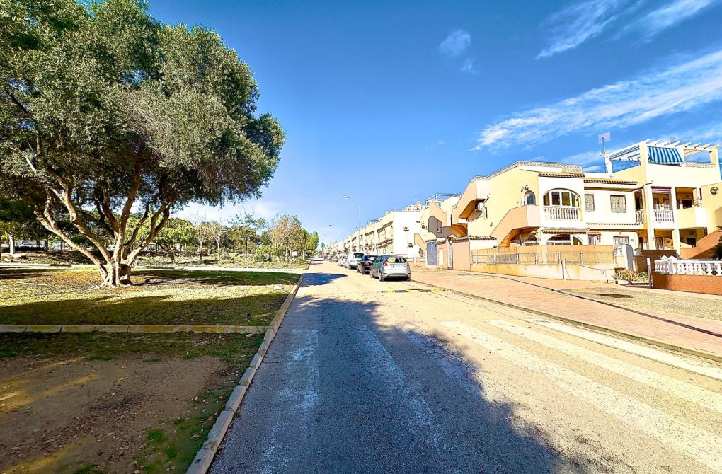 Resale - Bungalow - Orihuela Costa - La Florida