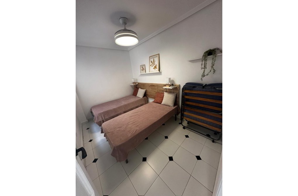 Resale - Apartment - Torrevieja - Centro