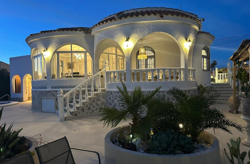 Resale - Villa - Torrevieja - San luis