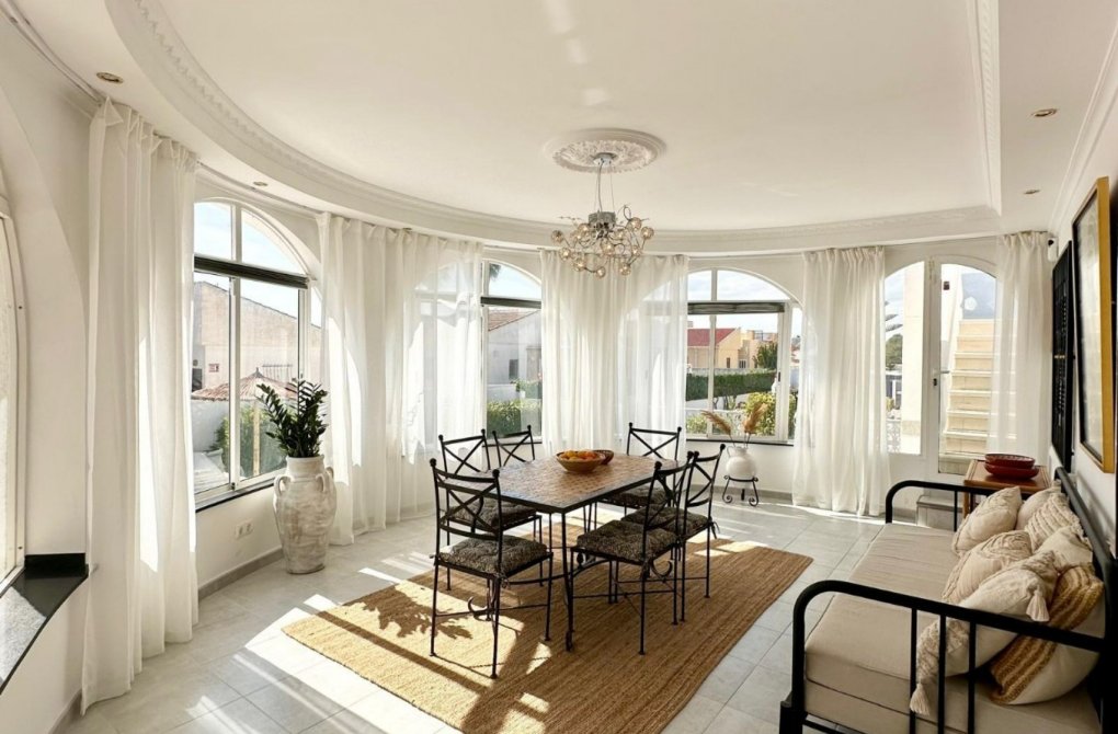 Resale - Villa - Torrevieja - San luis