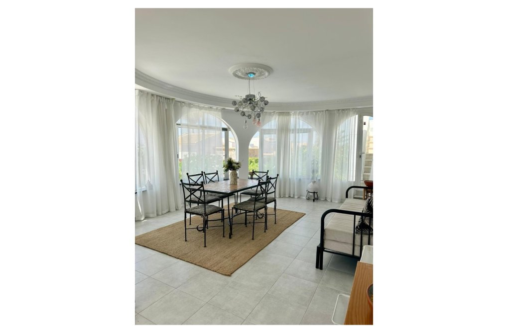 Resale - Villa - Torrevieja - San luis